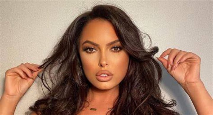 Constance Nunes' Bra Size Decoded
