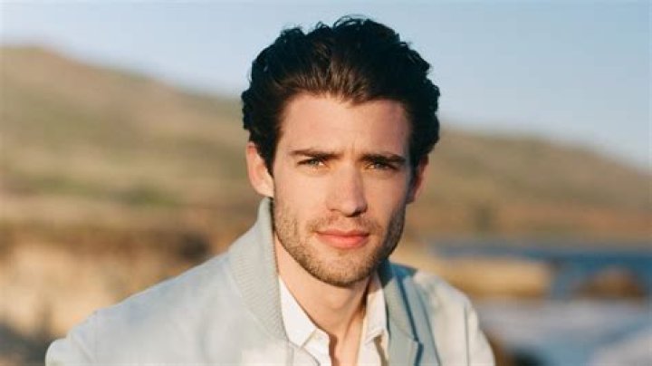 David Corenswet Biography, Age, Height, Girlfriend, Net Worth StarsWiki