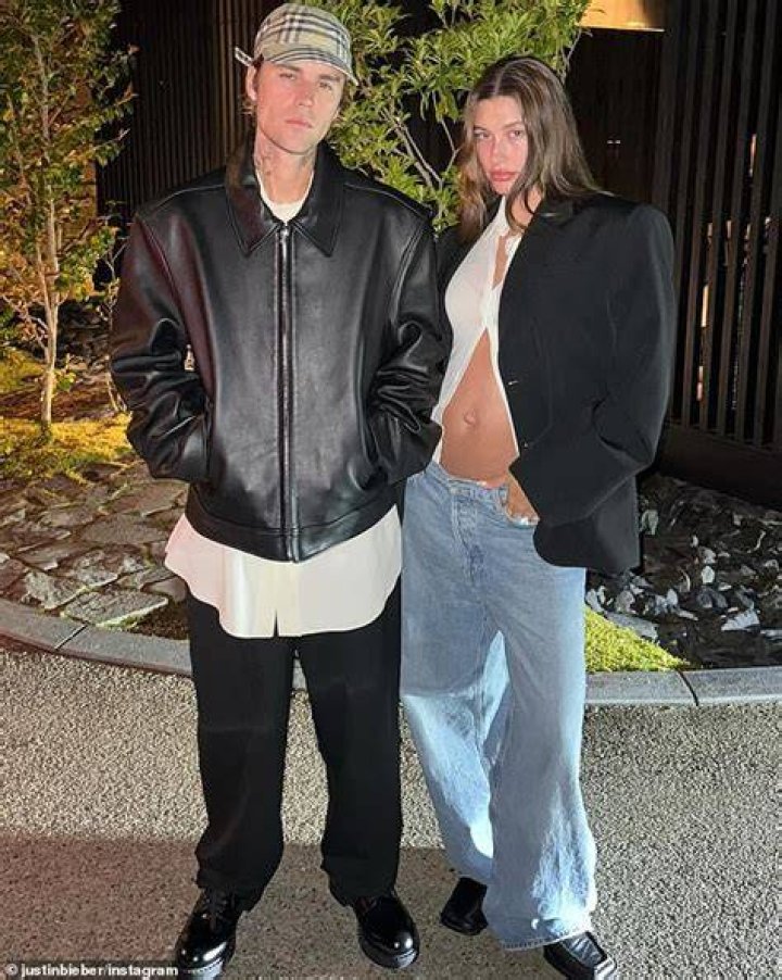 Hailey Bieber News, photos & vidéos sur Hailey Bieber